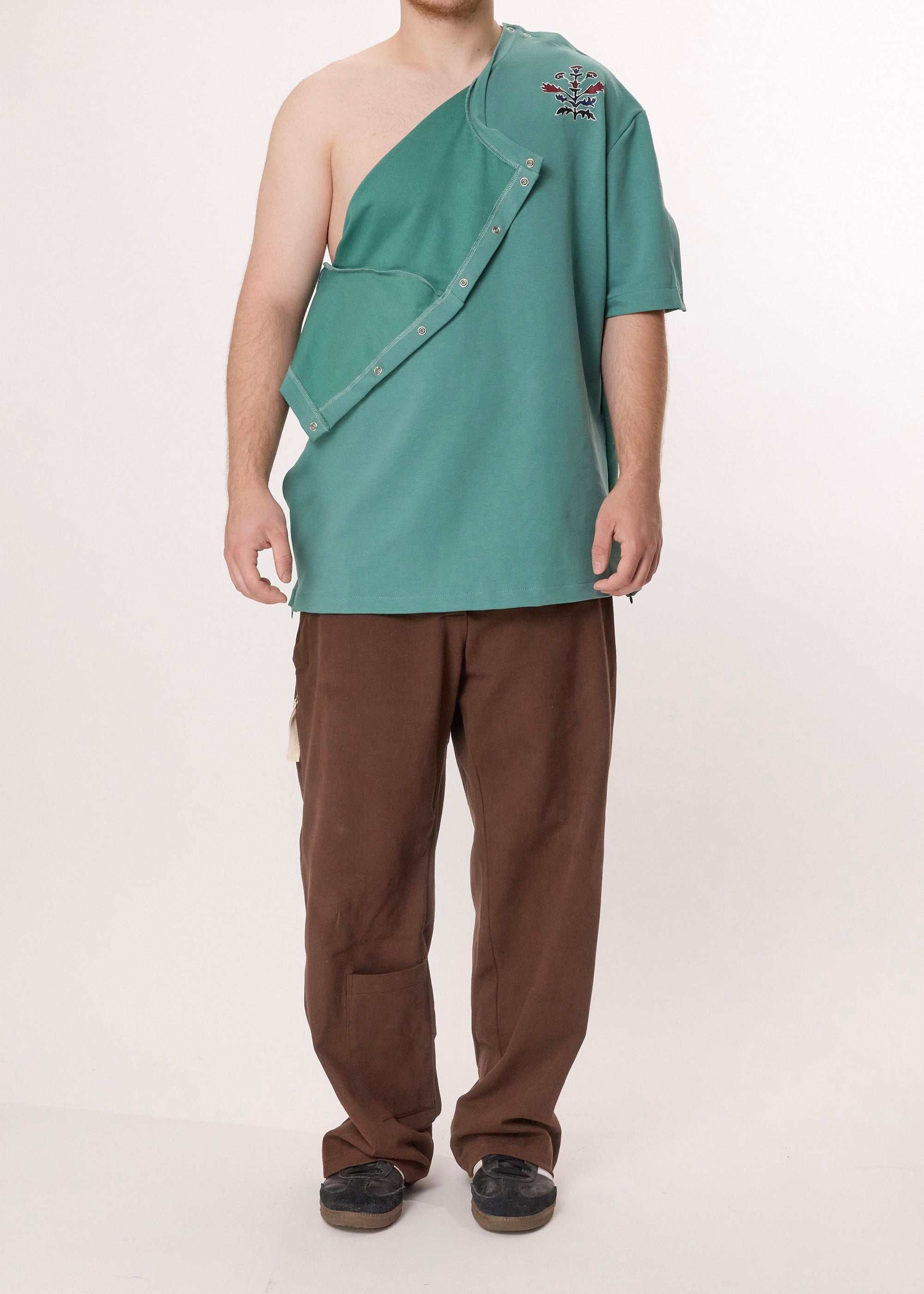 WYNflair Adaptive T-Shirt – Green | Inclusive Shirt for Disabilities, Injuries & Limited Mobility – Full Side & Shoulder Access, Unisex, Comfortable, Stylish
